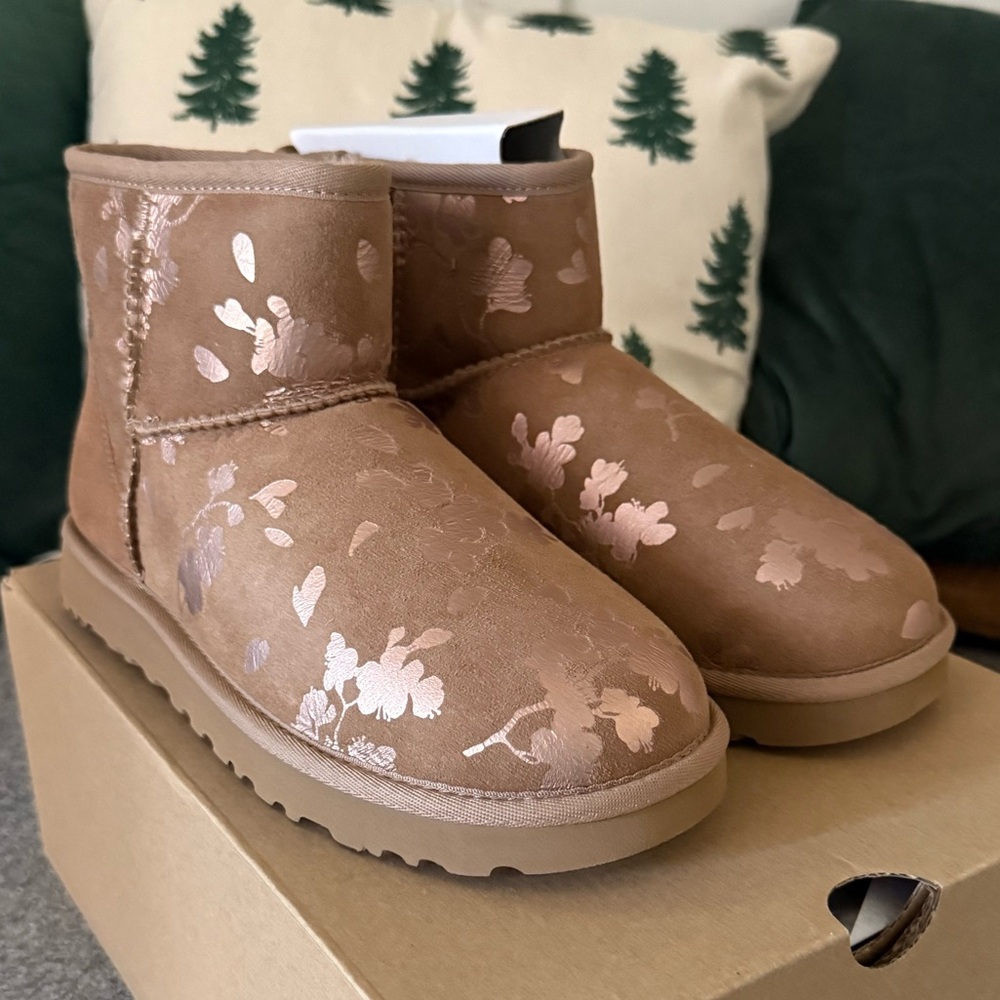 UGG Classic Mini Boot Floral Foil Beige Size 6